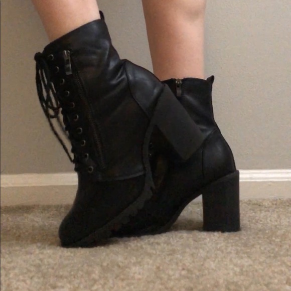 Size 9 black high heeled combat boots - Picture 2 of 2